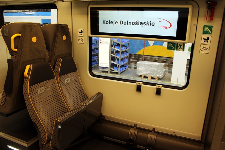 Tak powstają nowoczesne pociągi dla Kolei Dolnośląskich [ZDJĘCIA Z FABRYKI], Bartosz Senderek